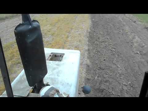 Видео: Трактор Т-70 и ПНС 3 35 Пахота 2014 год