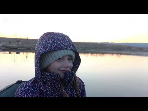 Видео: СОФИЯ с ПАПОЙ на рыбалке/хищник клюёт активнее/răpitorii mușcă