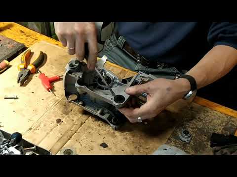 Видео: Китайская бензопила - замена картера.