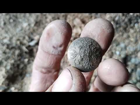 Видео: Чердачный поиск зимой ! Распаковка загадочной коробки !