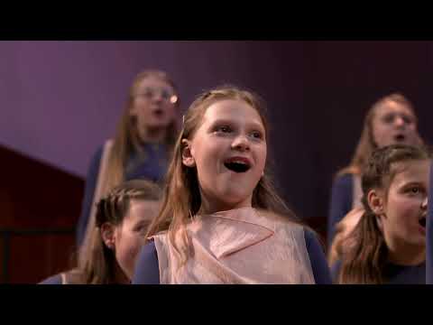 Видео: Avrora Children's choir/Две русские народные песни: "На окошке стоит роза", "Пойду ль я, выйду ль я"