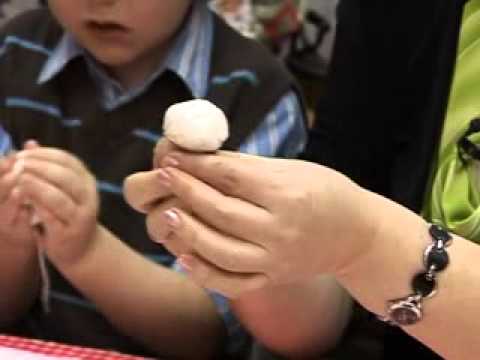 Видео: Ватные елочные игрушки. Ремесло 42.