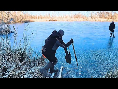 Видео: Знову ПЕРШИЙ ЛІД - Рибалка Окунь Щука / Солома ПАДА Лід тріщить