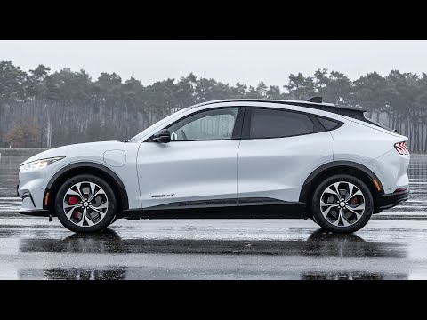 Видео: Электромобили с самым большим запасом хода (2022): какие модели способны проехать 500 км и более