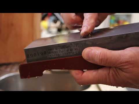 Видео: Заточка опасной бритвы Parker straight razor sharpening