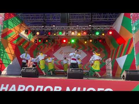 Видео: КРАСИВО ТАНЦУЮТ, в ДЕНЬ НАРОДНОГО ЕДИНСТВА во ВЛАДИВОСТОКЕ