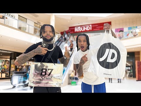 Видео: Мы отправились на случайный шопинг в торговый центр.