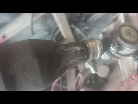 Видео: НИВА СК - 5. встановлення гідро циліндра на вигрузну трубу.