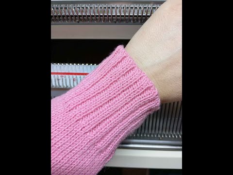 Видео: Резинка 2*2 на двухфонтурной вязальной машине. Как связать резинку?