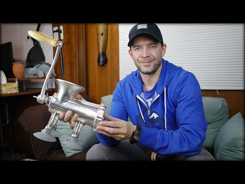 Видео: Чугунная Мясорубка Weston номер 22 из Cabelas Аналитика 2017