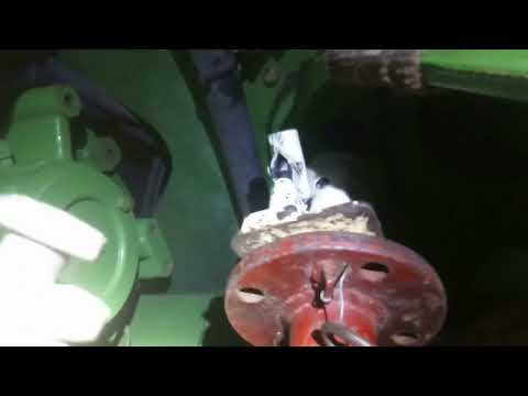 Видео: Демонтаж полурамы трактора  Джон Дир для ремонта.