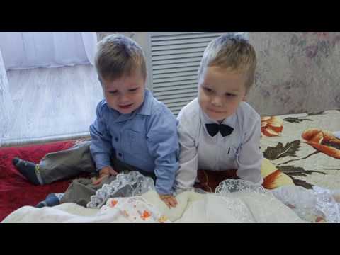 Видео: 24 10  Роман выписка из роддома