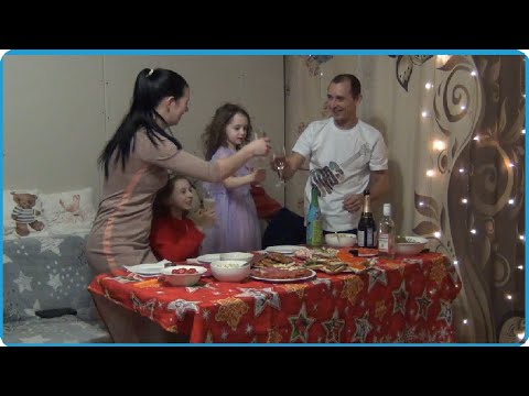 Видео: ДЕРЕВЕНСКИЙ НОВЫЙ 2025 ГОД ПРАЗДНИК НЕ ПРАЗДНИК А ЖИВОТИНЕ НЕ ОБЬЯСНИШЬ