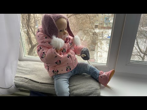 Видео: Собираемся в садик с реборн. Кукла реборн. Новые джинсы. #реборн