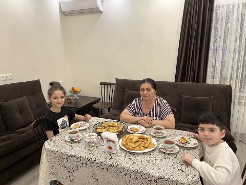 Видео: МИНИ ЧЕБУРЕКИ С МЯСОМ И СЫРОМ. ТЕСТО , КОТОРОЕ ТАЕТ ВО РТУ