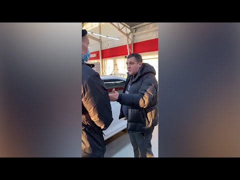 Видео: Босс автосалона рулится с обманутыми клиентами