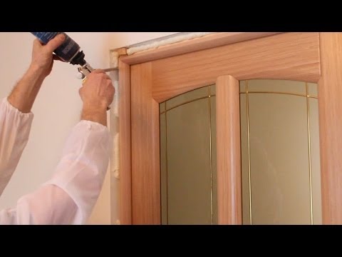 Видео: Как правильно установить межкомнатную дверь