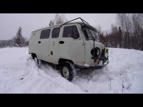 Видео: Уаз Буханка по глубокому снегу на грязевой резине.