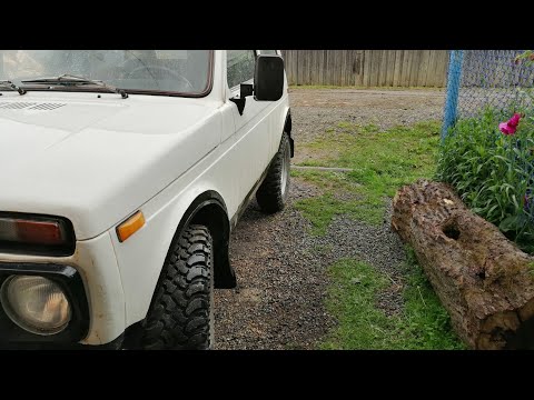 Видео: Нива рвет всех.  Forward Safari на Ниву без переделок.
