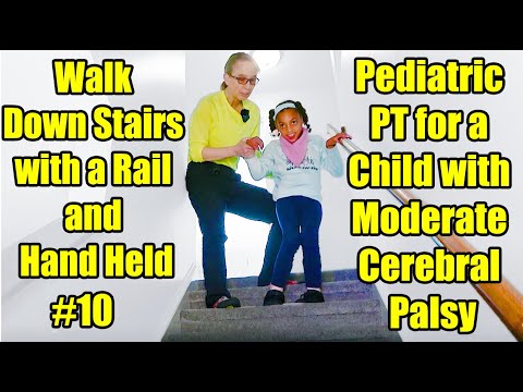 Видео: #10 Вниз по лестнице с рукой и перилами: физиотерапия для ребенка с умеренным церебральным параличом