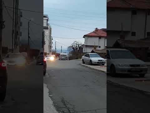 Видео: Прогулка по кварталу Сарафово.Дома разные,дороги не очень,но море рядом!