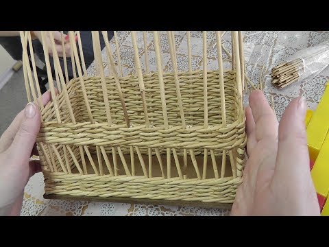 Видео: Ажурная вставка на лицевой стороне корзины из газетных трубочек