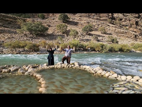 Видео: Секрет традиционного метода рыбной ловли кочевой пары в самом сердце горной реки 🐟