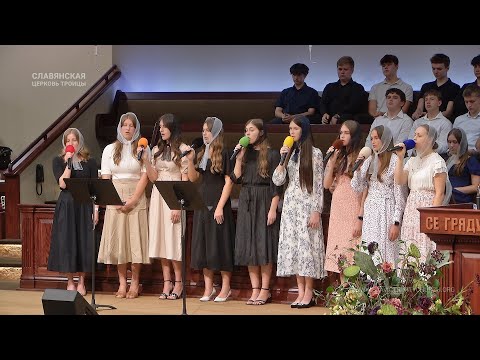 Видео: "Не вставайте так быстро с молитвы" - Группoвое пение
