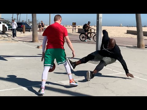 Видео: Самый унизительный бой 1 на 1 всех времен (против 6'5" Trash Talker)