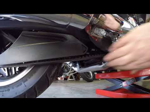 Видео: Натяжение и регулировка приводного ремня мотоцикла Indian Thunderstroke