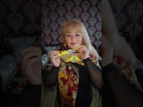 Видео: Обзор шалей "Осень" и "Галина"17 #платки#шали#шаль#павлопосадскийплаток#обзор#примерки