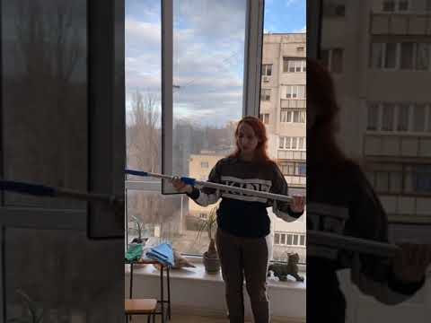 Видео: Как быстро без усилий и химии помыть высокие окна