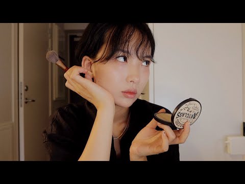 Видео: Злой АСМР | Злая, но милая девушка делает тебе макияж 😒💄