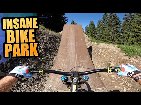Видео: ПОЛНАЯ СКОРОСТЬ И ОГРОМНЫЕ ПРЫЖКИ НА МОЕМ ВЕЛОСИПЕДЕ ДЛЯ СПУСКА - БЕЗУМНЫЙ ВЕЛОСИПЕДНЫЙ ПАРК!