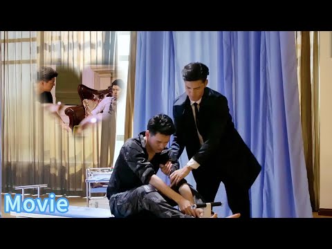 Видео: Младший плачет от издевательств 😢, босс пинает дверь и кричит: «Со мной никто не смеет тронуть его!»