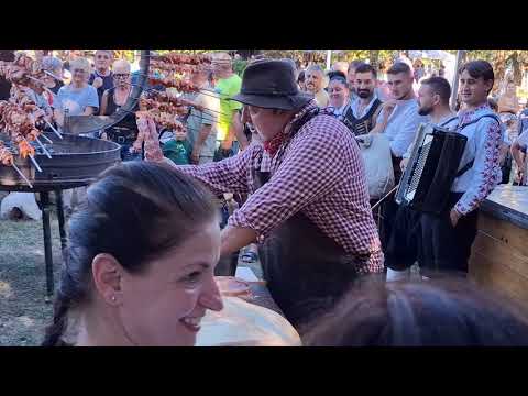 Видео: Орешак "Фестивал на сливата" еп.2 - Урокът на Ути по транжиране, кулинария и драматургия....