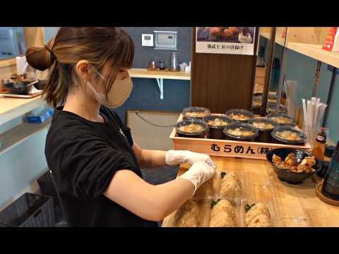 Видео: Молодая хозяйка стоит и ест собу! 200 тарелок собы и 80 домашних обедов в день!