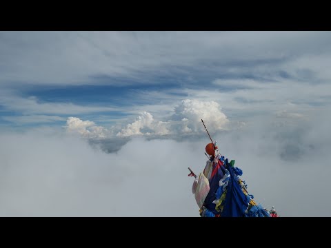 Видео: Летнее восхождение на Мунку Сардык