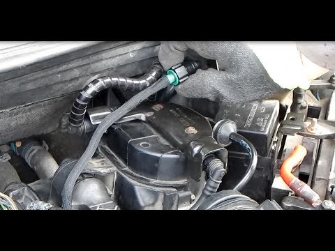 Видео: Как заменить топливный фильтр и вентилируемые в Ford Fiesta 1.4 T.D.C.I. (Русский)