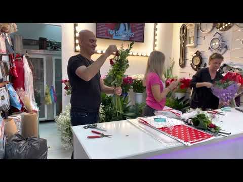 Видео: Мастер класс односторонних букетов из 1 и 3  розочек в корейском стиле🌺флорист Артур🌹