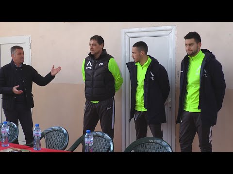 Видео: Хубчев, Костов и Стаси зарадваха децата от Спортното училище в Сандански