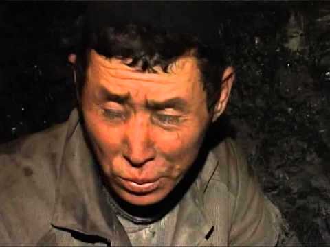 Видео: Нелегальные копатели угля в Кыргызстане