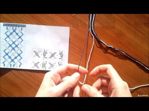 Видео: Как плести фенечки косым плетением