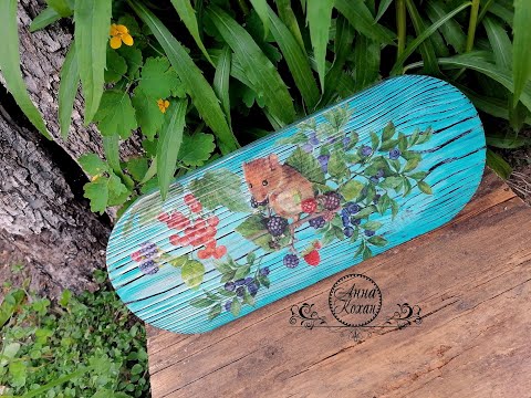 Видео: 🍕ДЕКОР КУХОННОЙ ДОСКИ ДЕКУПАЖНОЙ КАРТОЙ с подрисовкой фона красками🍕Мастер класс🍕Декупаж без клея.