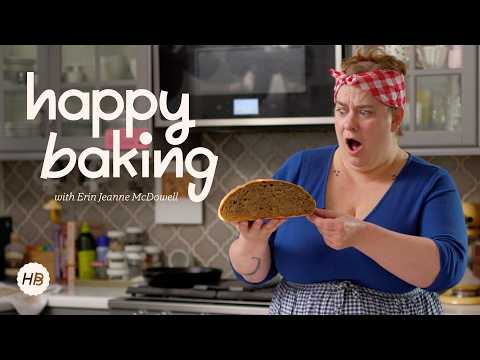 Видео: Как испечь хрустящий, тягучий яблочный хлеб из цельной пшеницы | Удачной выпечки с Эрин Джин Макд...