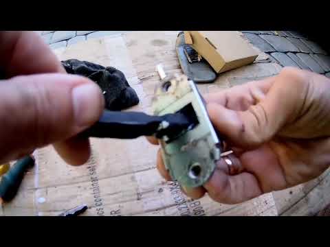 Видео: Ремонт ограничителя водительской двери Ниссан Ноут