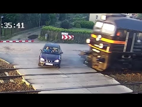 Видео: Посмотри, что Бывает! Случаи на Дороге 1 на Миллиард Снятые на Камеру