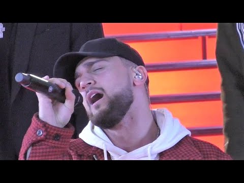 Видео: #JONY - Комета 🏩Автограф сессия #RaavaMusic