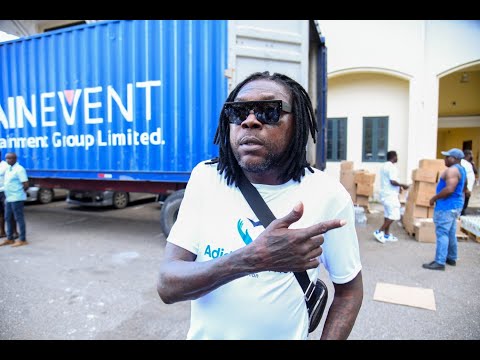 Видео: Вайбз Картель посещает детские дома после урагана Мелисса