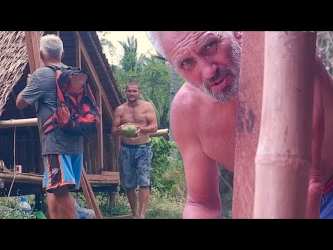 Видео: Ставим стены в нашем филиппинском домике. Плохие стройматериалы. Третий выпуск.